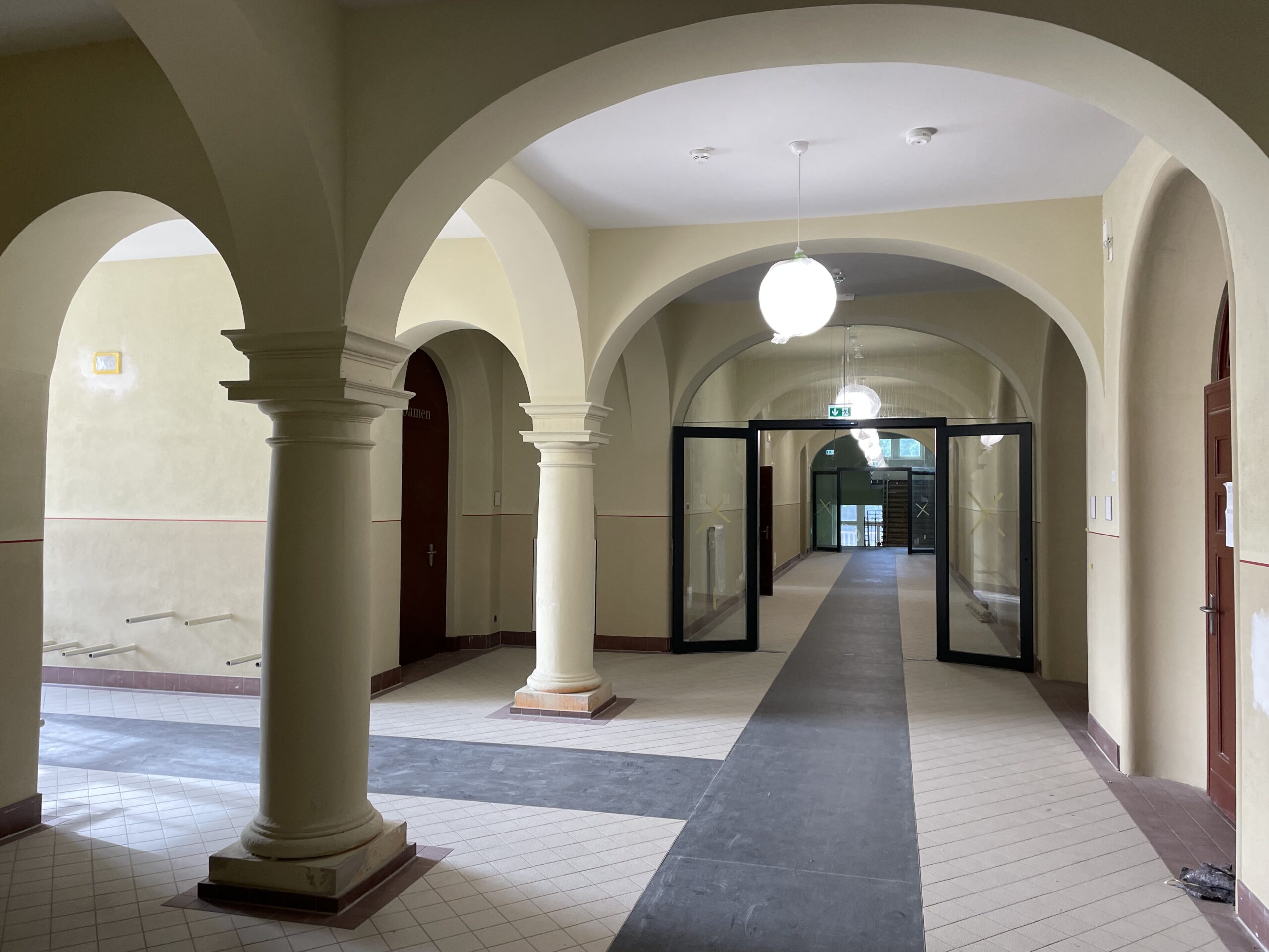 Altbau_Flur